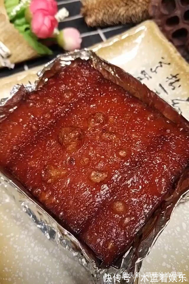 五花肉不仅可以红烧，还可以烤着吃，更有味儿，入口即融不油腻！