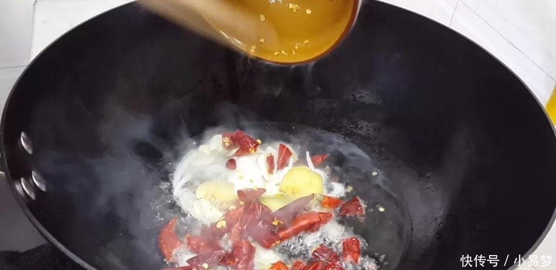 鸡肉这样做才好吃，掌握这个秘诀，一顿多吃两碗饭，一锅都不够吃