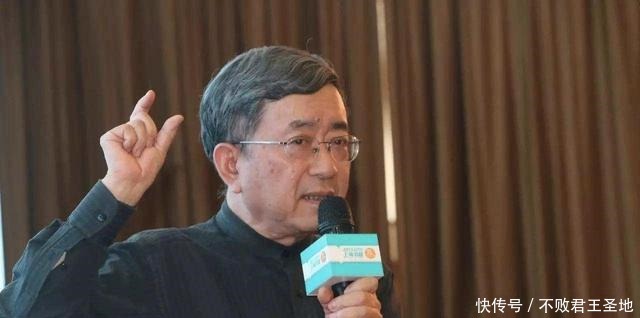 余秋雨直言不讳的语录,连用8个“谣”字,揭露了现实中丑陋一面!