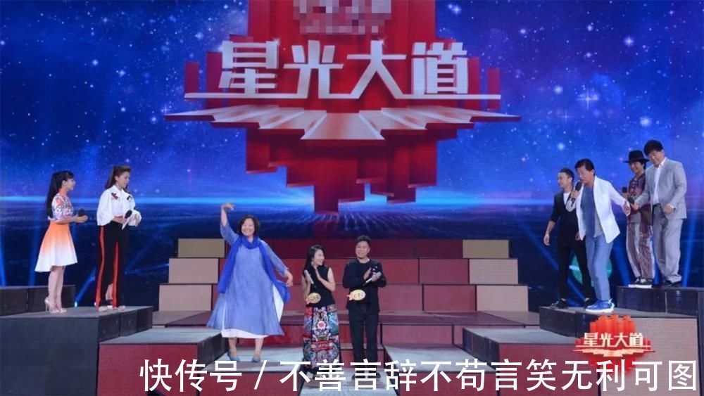 压轴|她是《星光大道》最惨冠军，曾在春晚压轴，如今却在街头卖唱