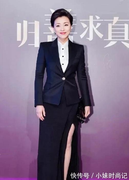女人味儿|52岁杨澜真敢穿,西装裤中间剪开叉,一双“豆腐腿”真抢眼