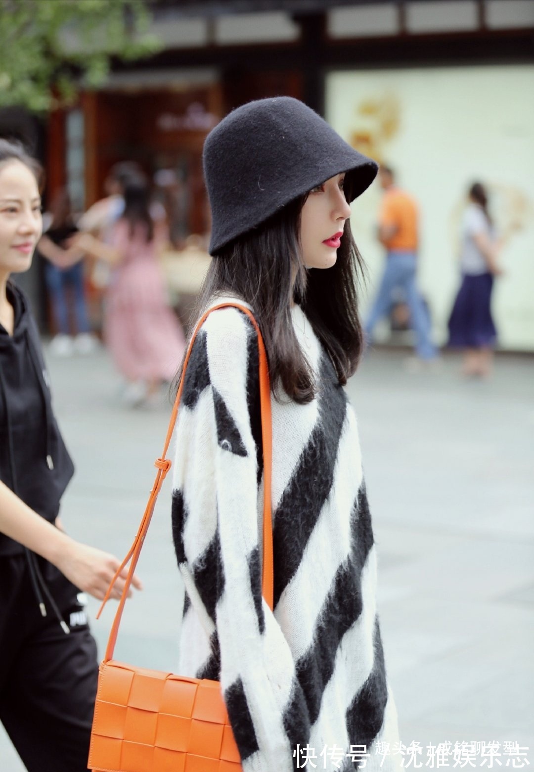 风衣|气质美女的初秋新穿搭,时髦又实用的基本款,随心搭配就很出彩