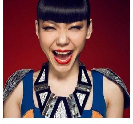 吴莫愁|从大腕儿到县城卖唱,面对娱乐圈的肮脏,吴莫愁输的很恶心!