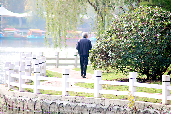 脊髓型颈椎病|60岁后,走路快的人和走路慢的人,谁更易长寿我们一起来看研究