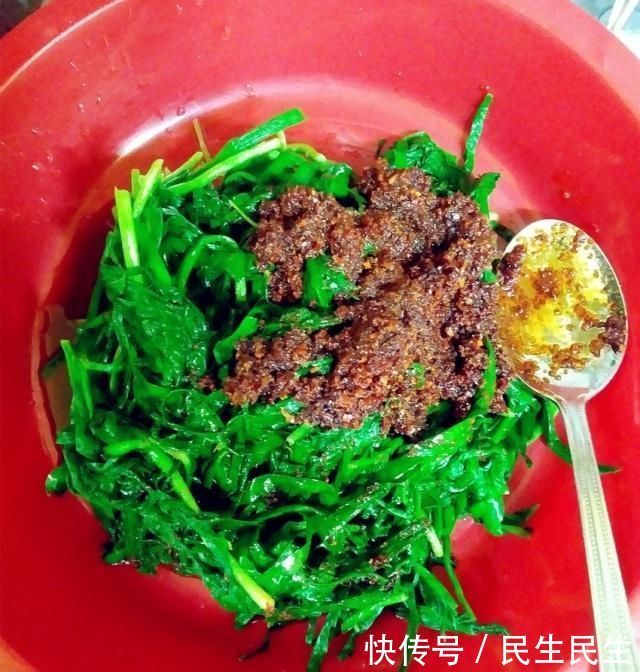 炝拌韭菜你吃过吗?不要韭菜炒鸡蛋,试试开胃下饭特简单的拌韭菜