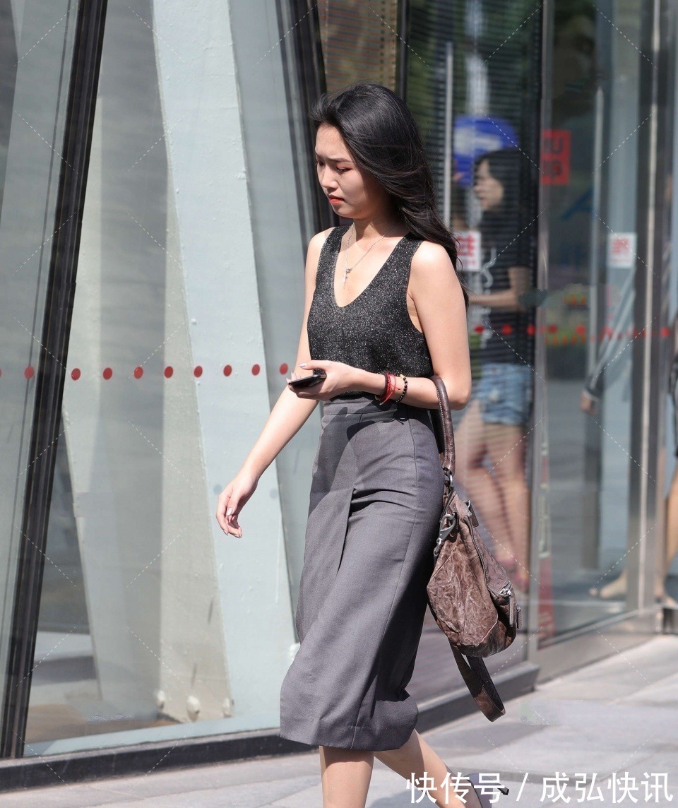 衬衫 米色和桃粉色的配色,丰富而又有层次,显得成熟稳重又优雅精致