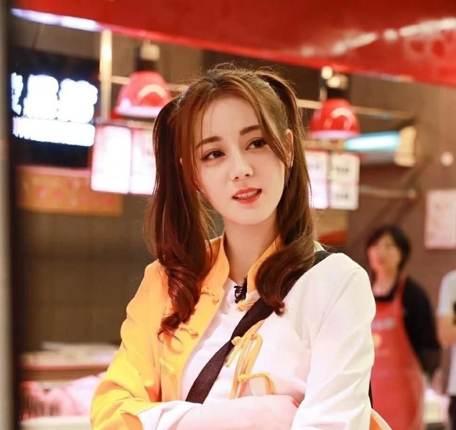 头发 众多发型中,你更喜欢那一个?最美不过高马尾,最甜不过低马尾