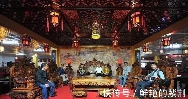 人民币@20多吨的黄花梨就出了17件家具,标价1.9亿,卖了5年都卖不出去!