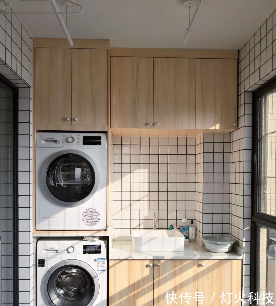 洗衣柜|阳台上的洗衣柜这样设计,不仅美观实用,还能多出一个洗漱台!