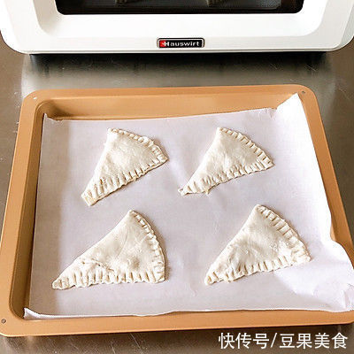 酥得掉渣的香蕉派太好吃了 | 手抓饼版