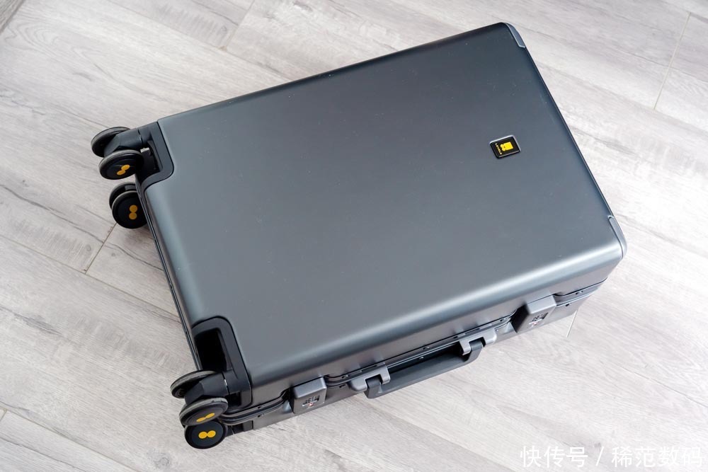 评测|地平线8号行李箱评测:高端大气上档次,商务出行好搭档