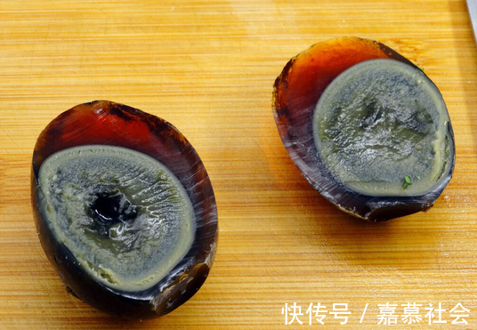 油泼辣子|过年做凉拌皮蛋，别少了3种调料，加上之后更美味，不腥不发涩