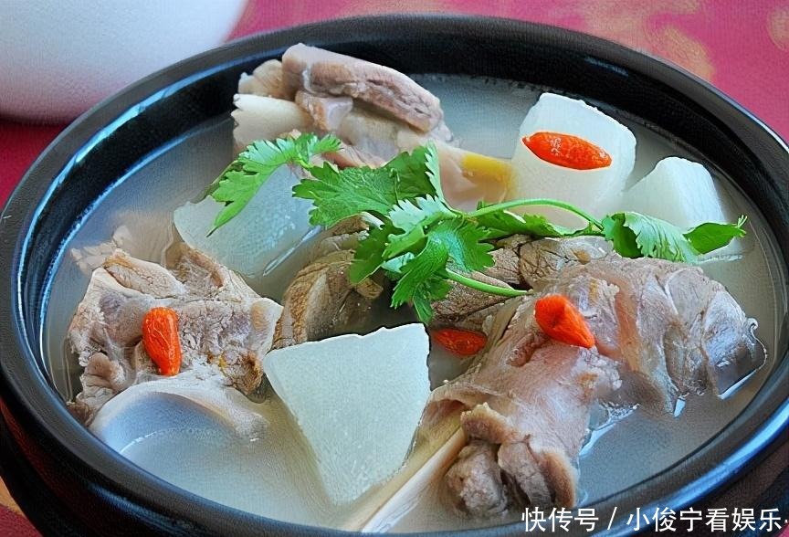 做羔羊的时|炖羊肉时,切记“3放4不放”,否则羊肉越炖膻味越重,汤不鲜