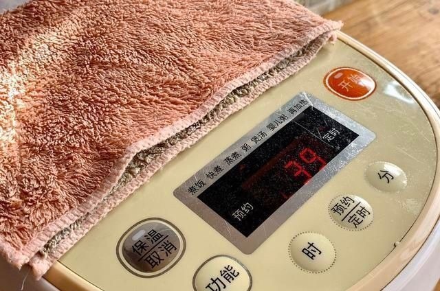 电饭锅蛋糕怎么不湿不粘还蓬松，配方和雷点依次总结，想失败都难