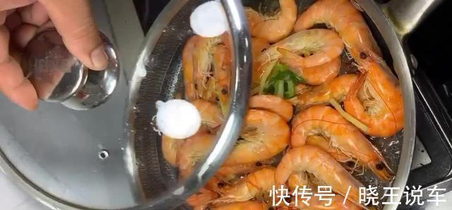 大虾既简单又好吃的做法，鲜香滑嫩又入味，厨房小白都能轻松搞定