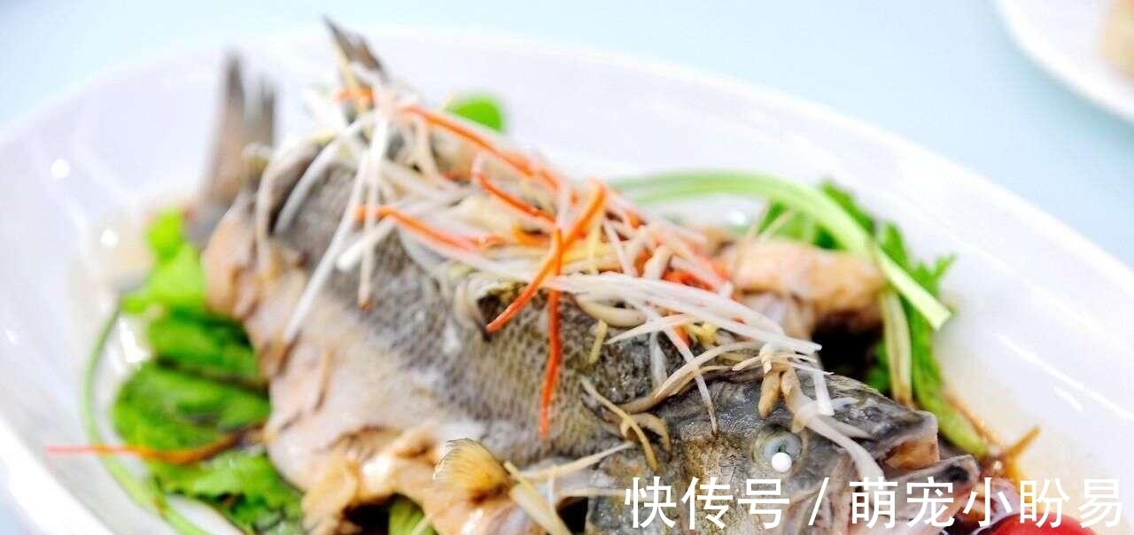 放生|做清蒸鱼，有人放盐，有人放生抽，老厨子：都不放！教你正确做法