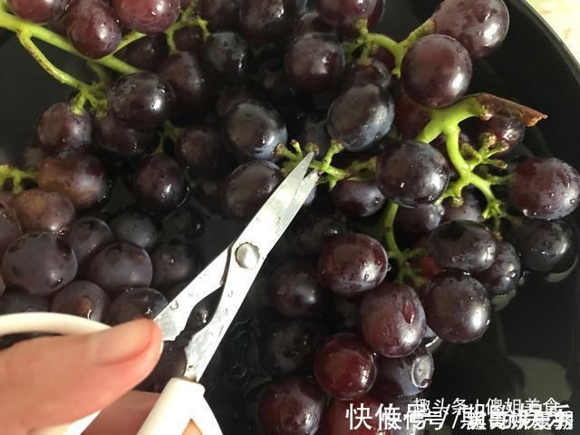 正确做法|洗葡萄时，用盐水洗等于吃虫卵！教你正确做法，连葡萄皮都能吃