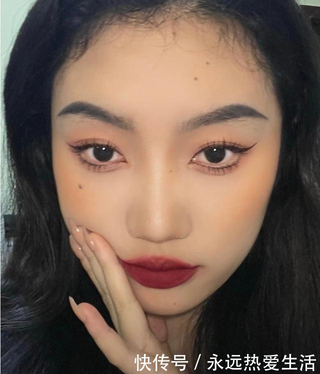 双眼|“最近观音妆”爆火,眼妆这几个特点很出彩,让眼妆脱颖而出