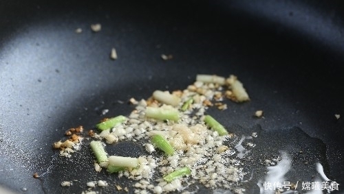 切成小丁|虽说只是一碗素面,却十分开胃有食欲,无肉胜有肉