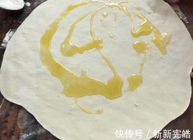 正确做法|烙饼和面的时候先加水还是先加油?都不对!这才是正确做法