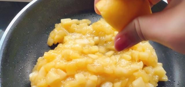 苹果派|宅在家里做一个香甜苹果派,简单又好吃,开启苹果新吃法