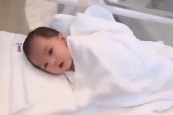 颜值|产房一女婴火了, 靠颜值征服网友 这孩子在娘胎里“整了容”