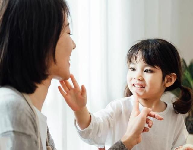 “妈妈，这个贵吗？贵的话我就不要了！”