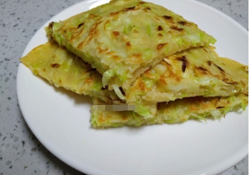 这菜别再炒着吃,用它来煎饼,可比韭菜好吃多了,吃过就忘不了