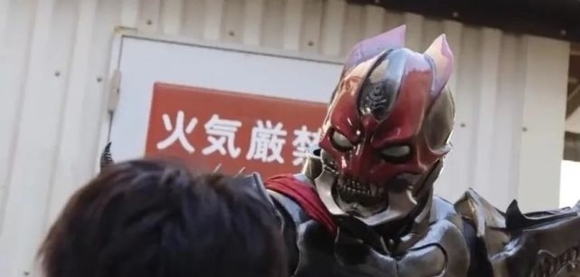 流浪之路|假面骑士Saber:说说天灾顺走无铭剑意欲何为,剧场版BOSS预定?