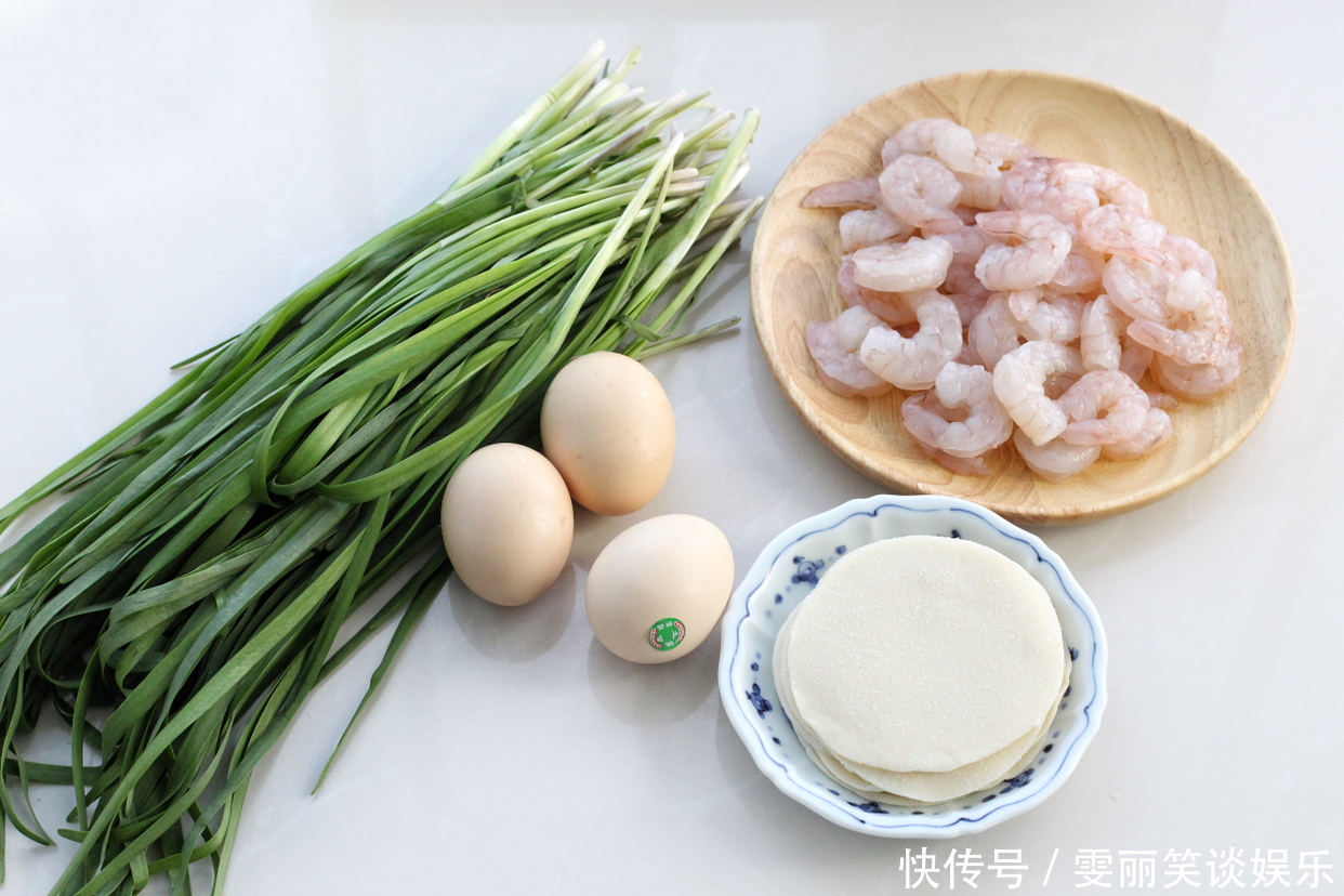 想吃包子又不爱揉面，教你一招，半小时就出锅，皮薄如纸倍儿鲜美