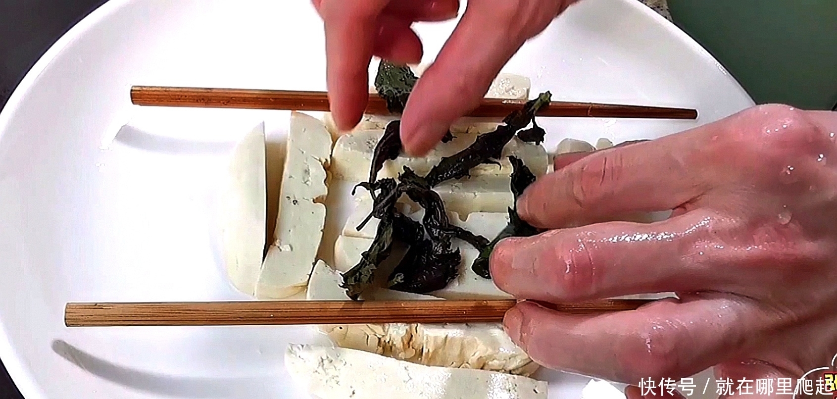 正宗“剁椒鱼头”做法,步骤讲解很详细,味道太完美