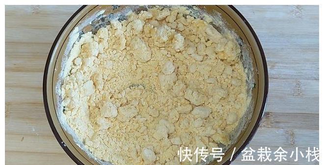 干面粉|玉米面别再蒸窝头了,教你做成玉米发糕,又香又好吃