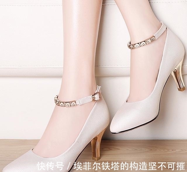 女人|性感女人偏爱高跟鞋,露出大长腿美丽动人无法挡