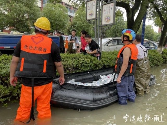 宁波晚报|宁波晚报丨积水最深近1米，古林这家愈养中心急需物资！物资随着志愿团队一起来了