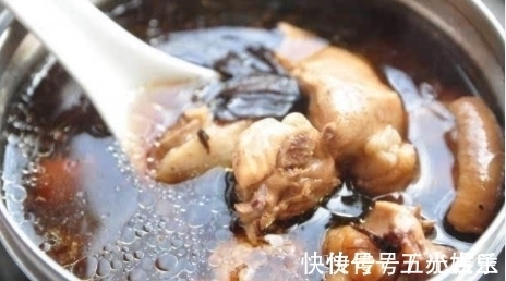 大厨炖鸡汤,从不放2种料,很多人不懂,难怪鸡肉不嫩还很腥!