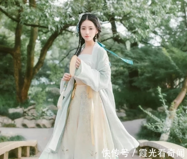 太监#穿书文:她穿成了个假太监,自带穿书系统,还要帮男二登上皇位