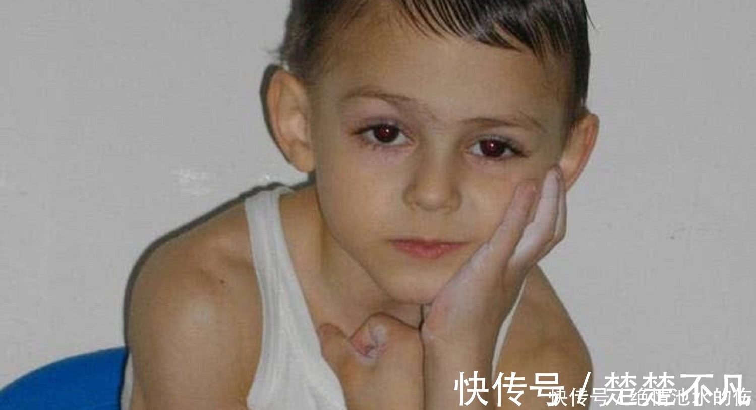 篮球队|全球“大力士”的小孩:小小年纪强壮的肌肉,掀起衣服大家不淡定