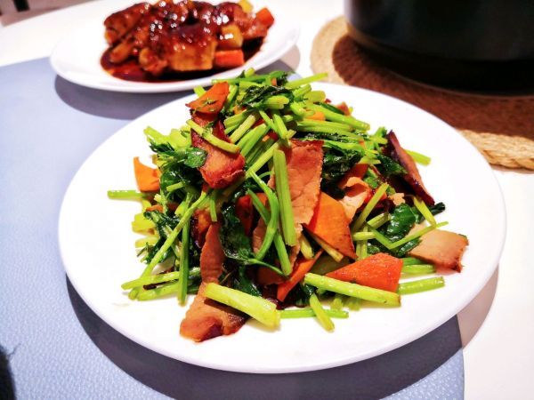 芹菜|腊肉炒芹菜