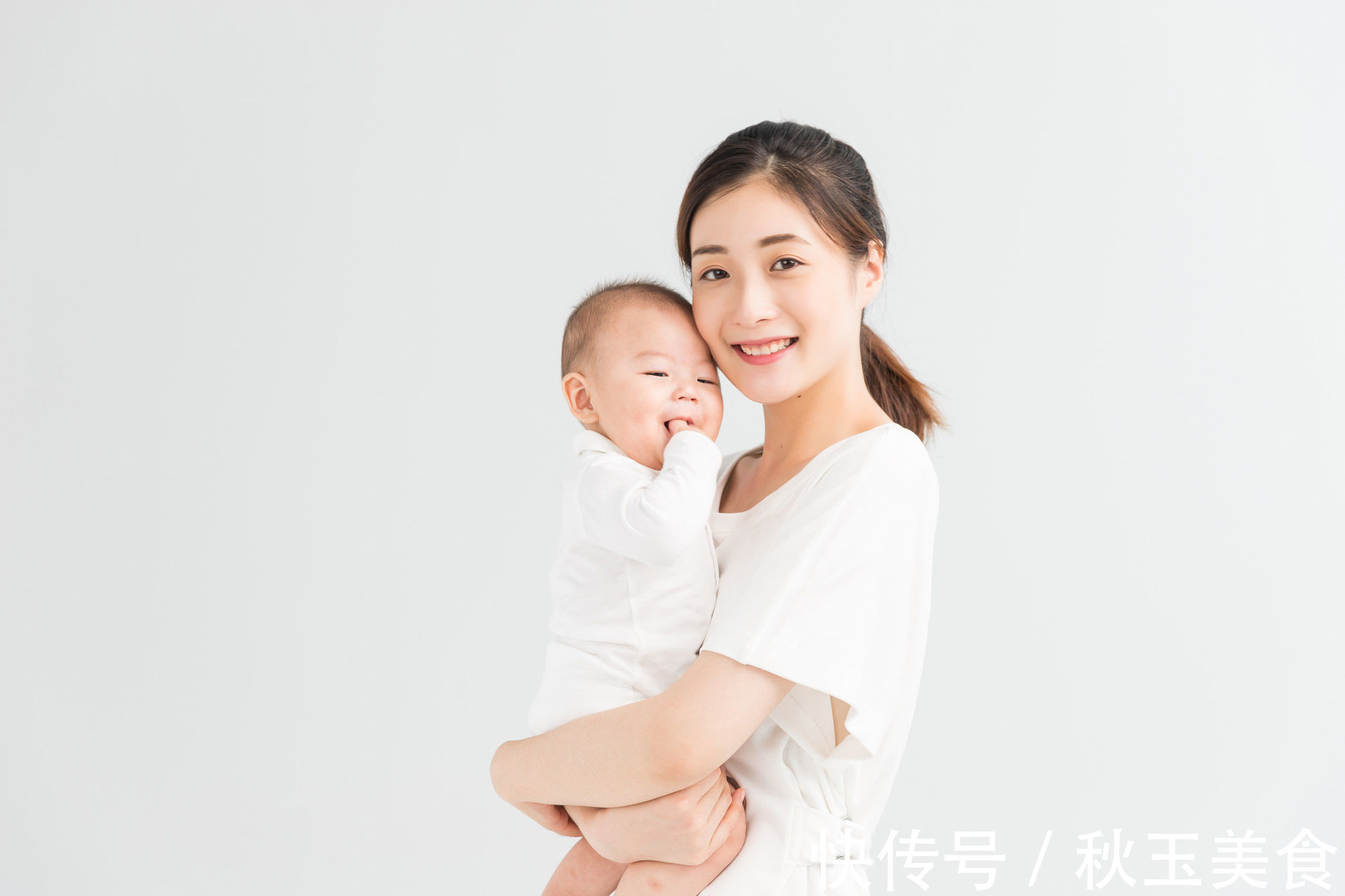 妈妈|五个月宝宝开始认生,经历多个“第一次”,妈妈用游戏促进娃成长