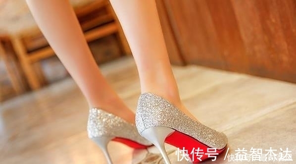 女性|尖头细跟高跟鞋是女性时尚的秘诀,吸晴效果十足