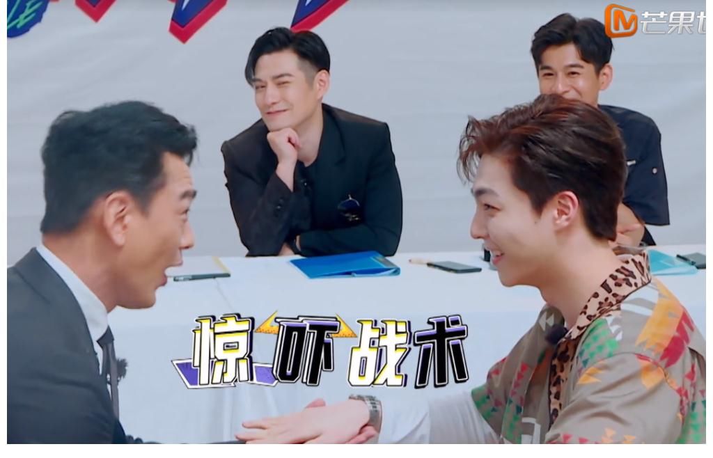 耀慶哥|陳立農(nóng)王耀慶玩打手板游戲，嗨到極點時，農(nóng)個笑成地主家的“傻兒子”