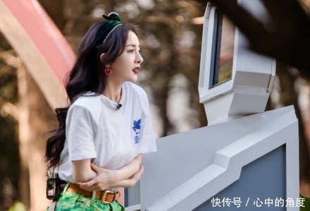 杨幂《密逃》疲态尽显,眼窝凹陷用遮瑕掩盖,3季状态对比很尴尬