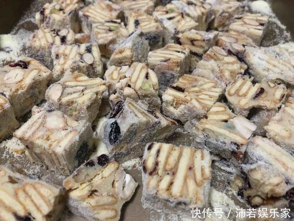 网红雪花酥了解一下!又香又脆,几分钟就能学会,过年串门就带它