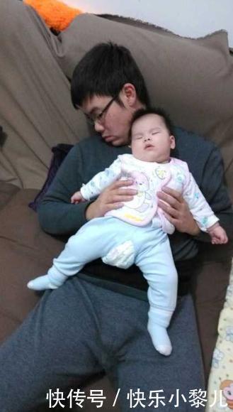 老公|爸爸回房哄娃睡觉，10分钟后就没动静，妈妈推门一看想打老公