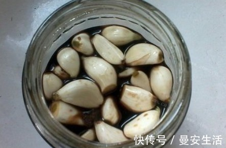 开胃|腌腊八蒜,别只会放醋!再加这2样,大蒜碧绿香脆开胃,酸爽可口