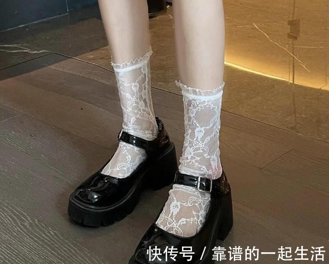 单鞋 今年早秋流行这几种质感鞋子,尽显优雅时髦品味,让穿搭变得高级!