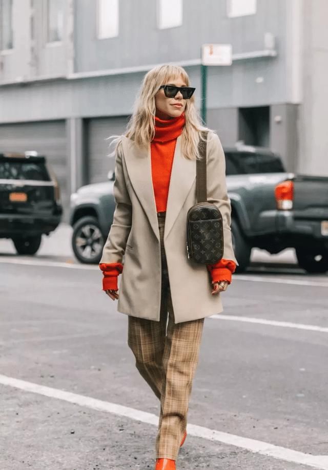 ?女人买大衣,就选这2个颜色,显白显年轻,明年穿都不过时