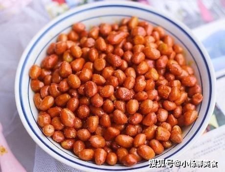 炒花生米时,直接放油是不对的,多加1步,酥香脆,一星期不返潮