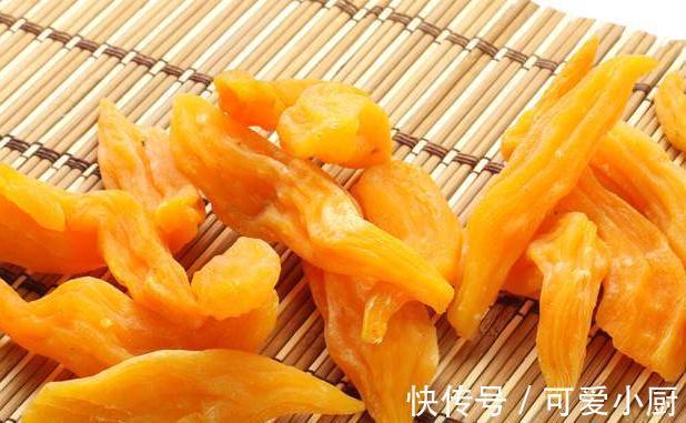 晒红薯干，牢记“三蒸三晒”，红薯干软糯不发硬，比买的还好吃