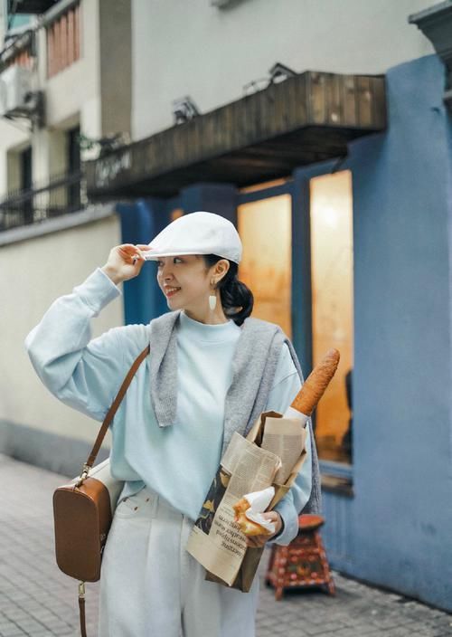 卫衣下面别配牛仔裤了！今年流行这样穿，你买了吗？